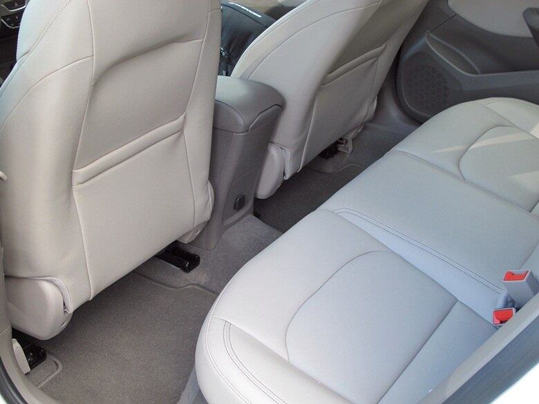 Faltou só incluir uma saída de ventilação para quem vai acomodado atrás, já que o preço subiu tanto...