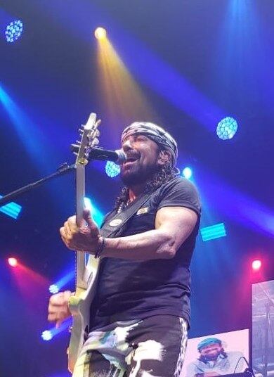 Praticamente o rei de Salvador, Bell Marques embalou o
Camarote Claro com a experiência de quem já tem mais de 40 anos de estrada.