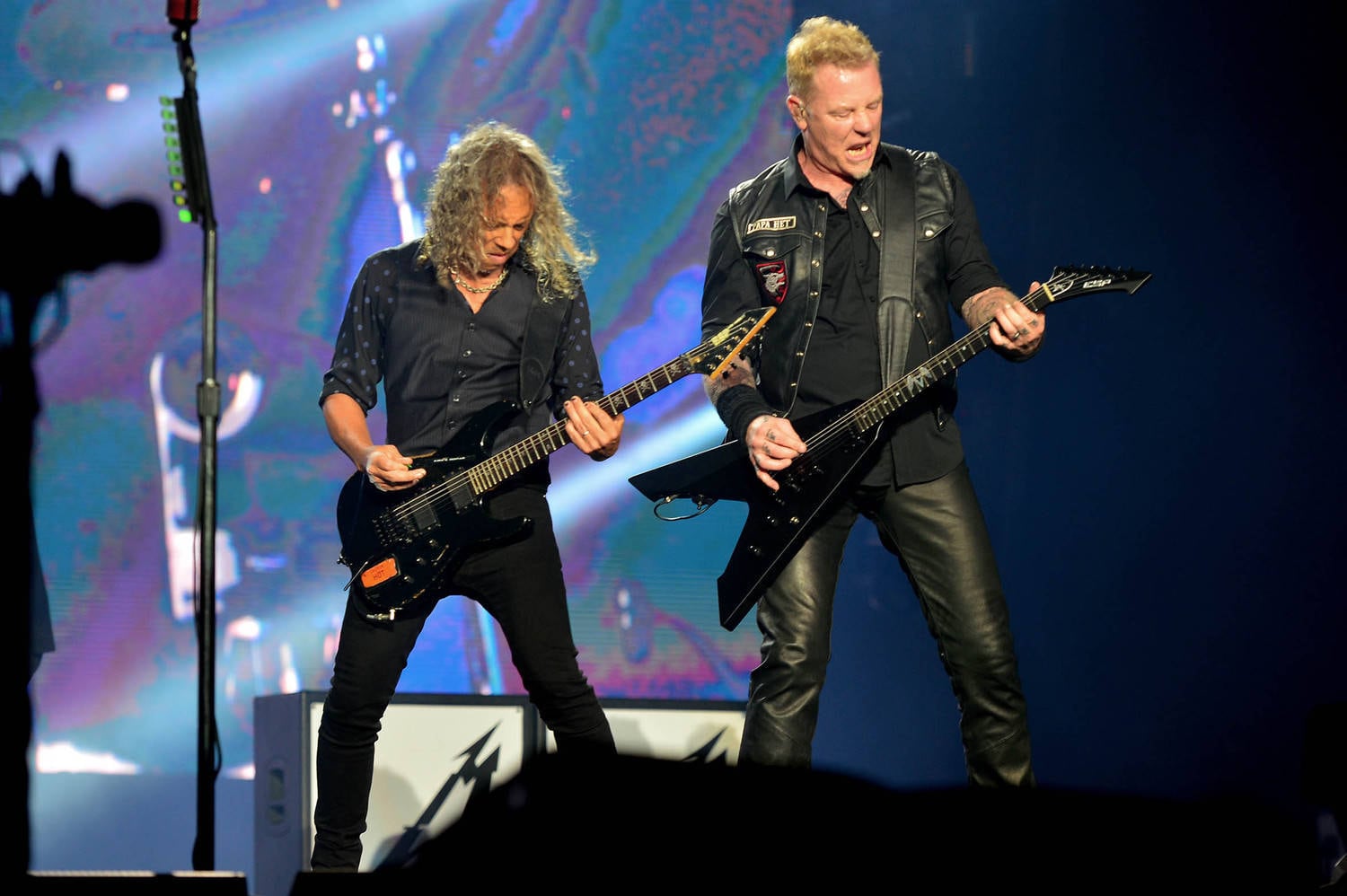 Além das músicas do novo disco, o Metallica também tocou todos os seus grandes clássicos. Voltaram para o bis e arrebentaram com mais três canções. A noite terminou com Enter Sandman. Depois do fim do show, James Hatfield ainda ficou um tempão em cima do palco jogando palhetas para os fãs. Lars Urich deu várias baquetas de presente para os fãs e todo mundo foi feliz para casa. Veja o setlis:
Introdução:The Ecstasy of Gold

Hardwired
Atlas, Rise
For Whom the Bell TrollsThe Memory Remains
The Unforgiven
Now That We're Dead
Moth Into Flame
Harvester of Sorrow
Halo on Fire
WhiplashSad But True
One
Master of Puppets
Fade To BlackSeek & Destroy

Bis:Battery
Nothing Else Matters
Enter Sandman
(Foto: Eduardo Enomoto/R7)
