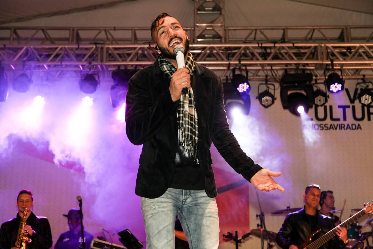 Show do cantor Belo começou bem antes do previsto