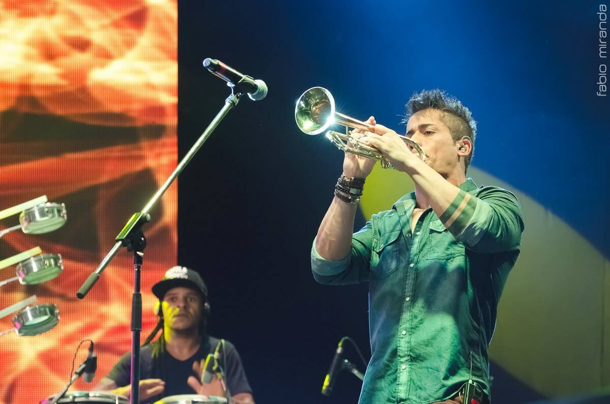 Tiago diz que atualmente os lábios já estão normais e que ele pode voltar a sorrir

Sertanejo Tiago, da dupla com Hugo, faz preenchimento labial e se arrepende: "Não posso mais sorrir"
