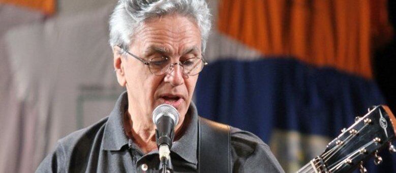 Caetano Veloso registra CD e DVD ao vivo do show da turnê do disco Abraçaço