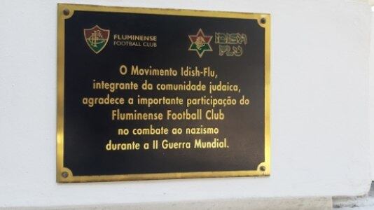 Placa de reconhecimento da comunidade judaica pelo Flu ter combatido o nazismo