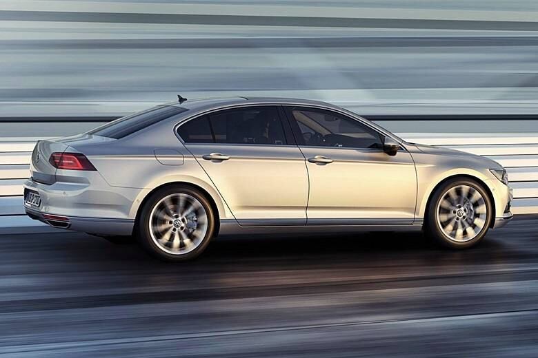 O desenho externo não sofreu grandes mudanças, seguindo o estilo sóbrio e elegante do sedã. Na lateral, o modelo ganhou vincos mais acentuados na linha da maçaneta

Saiba tudo sobre carros! Acesse R7.com/carros
