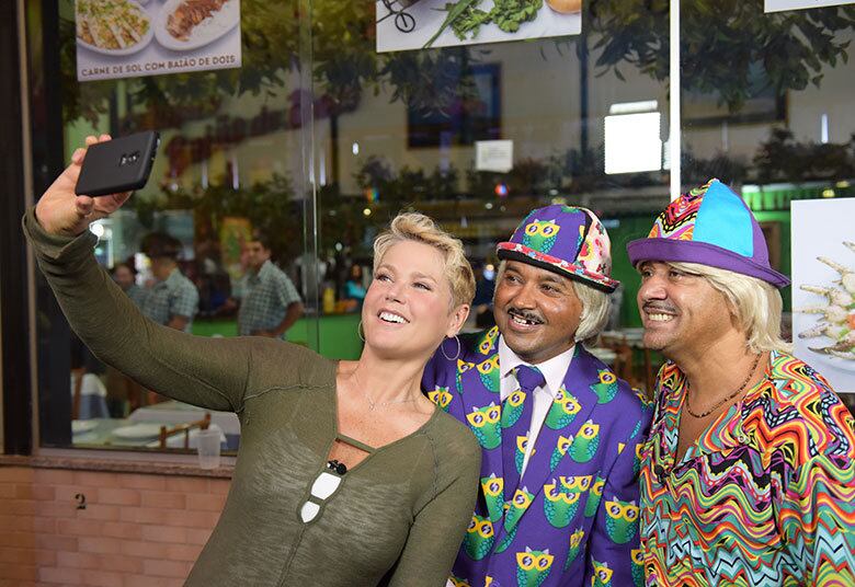 Um cover do humorista, que trabalha no local, vai realizar o sonho de conhecê-lo pessoalmente