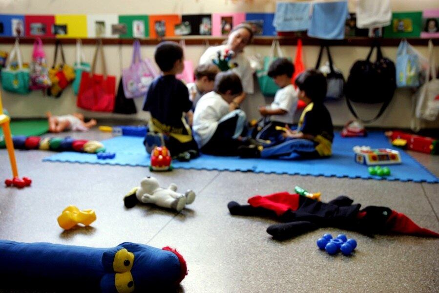 Outra pesquisa, feita pelo site MercadoLivre, mostra
que os brinquedos tradicionais são tão procurados pelos pais quanto os
eletrônicos para presentear no Dia das Crianças. Mais de 2.000 consumidores
cadastrados no portal participaram da enquete
