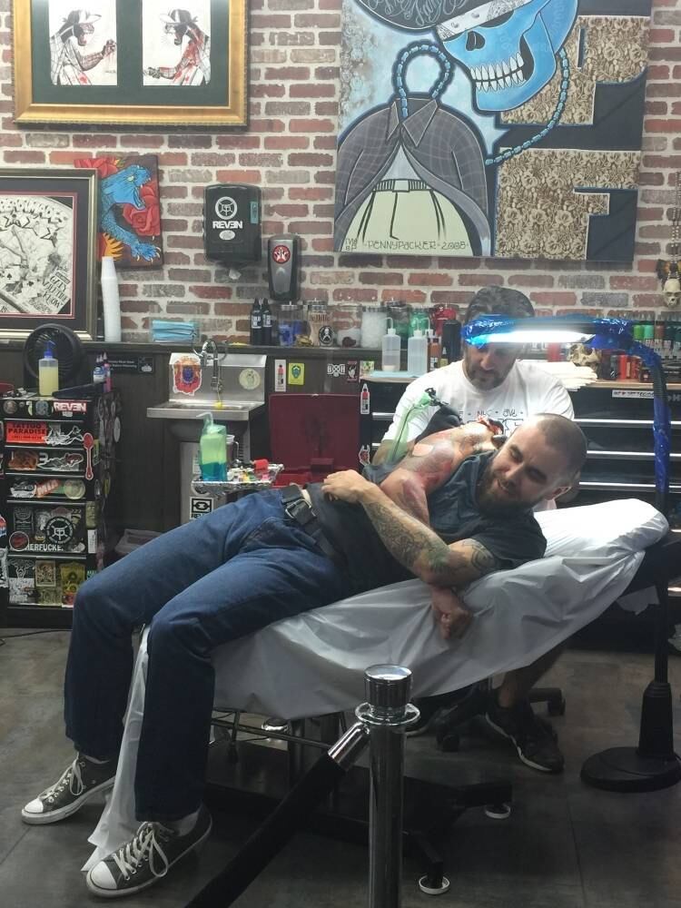 Miami Ink foi um reality show de sucesso no Brasil e no mundo, que passava dentro de um um estúdio de
tatuagem, homônimo ao programa 