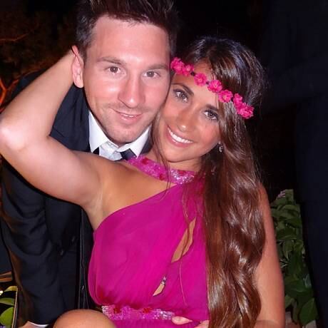 Outra que está sempre nas fotos do argentino é a mulher, Antonela Roccuzzo