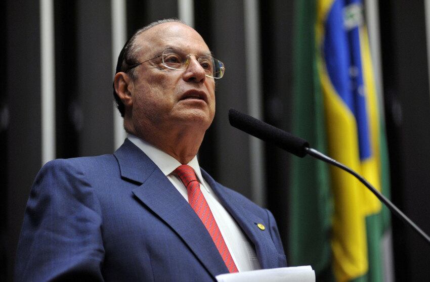 Maluf demonstrou indignação com as denúncias de negociação entre governo e os atuais aliados PP, PR e PSD