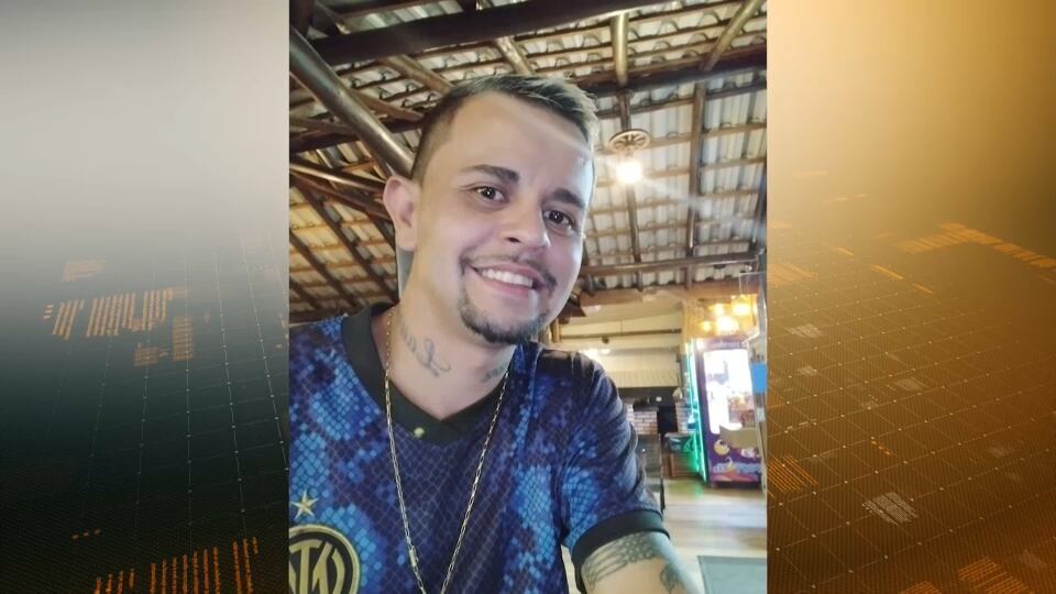 Homem de 34 anos espalha boato sobre namoro com adolescente e é morto a facadas por ela