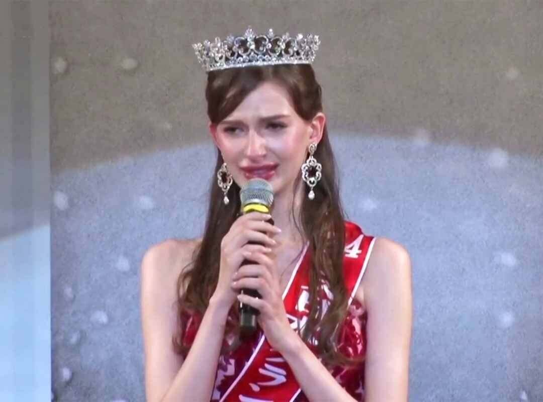 Quando foi coroada Miss Japão, em cerimônia ocorrida em um hotel da capital Tóquio, Shiino fez questão de falar dos desafios que enfrentou no país.