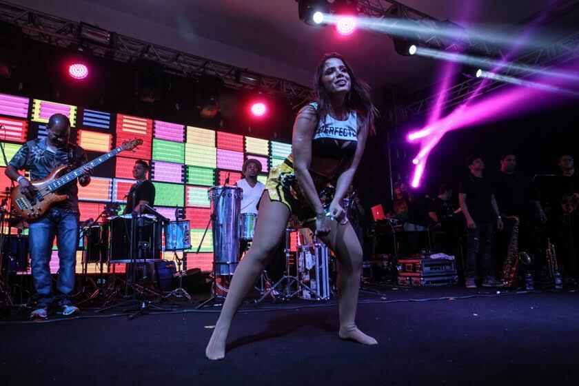 Anitta se soltou e mostrou que o Bloco das Poderosas será muito animado