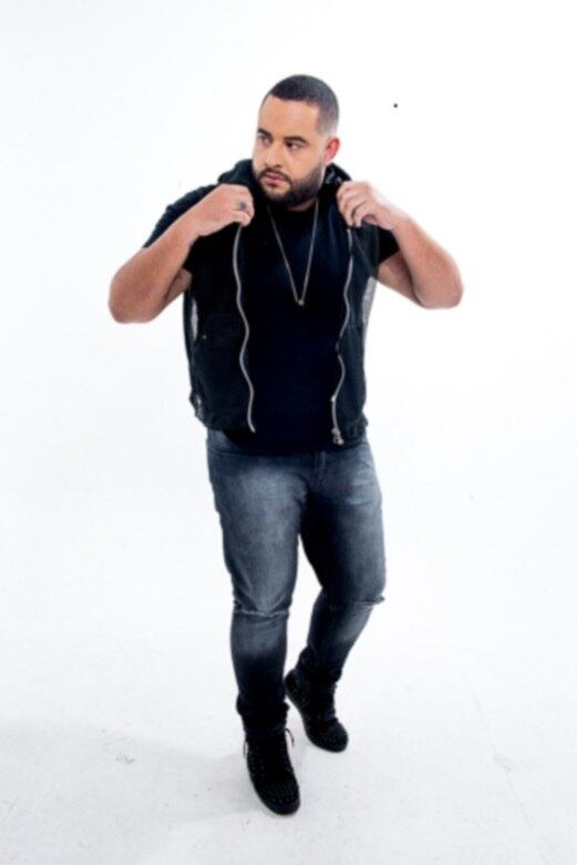 Edu Rodrigues tem um blog de moda plus size para homens e acabou incentivando outros homens a seguir seu caminho