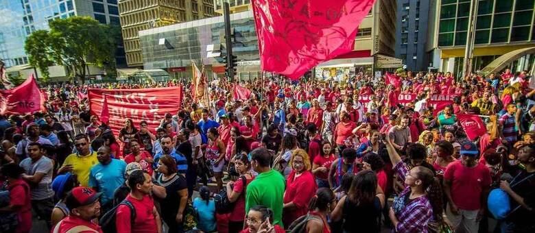 MTST estima que 10 mil pessoas estejam presentes no ato; a Polícia Militar fala em 3.000