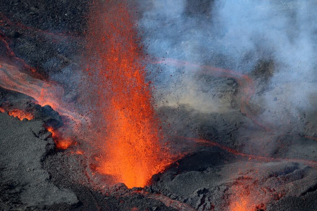 This aerial photograph taken on December 22, 2021 shows the erupting Piton de la Fournaise volcano on the French Indian Ocean island of Reunion. The Piton de la Fournaise, the volcano of Reunion, erupted for the second time of the year on December 22 at 3:30 am (12:30 am in Paris), indicates the volcanological observatory.
At least three eruptive cracks have opened on the southern flank of the volcano in the enclosure (the central caldera of the volcano), volcanologists have noted. The eruption takes place in a totally uninhabited area.
Richard BOUHET / AFP