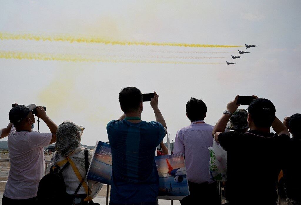 China-Airshow-Zhuhai
People whatch Chengdu Aircraft Corporation's J-10s for the People's Liberation Army Air Force (PLAAF) perform a maneuver during a flight demonstration programme at the 13th China International Aviation and Aerospace Exhibition in Zhuhai, in southern China's Guangdong province on September 28, 2021.
Noel Celis / AFP