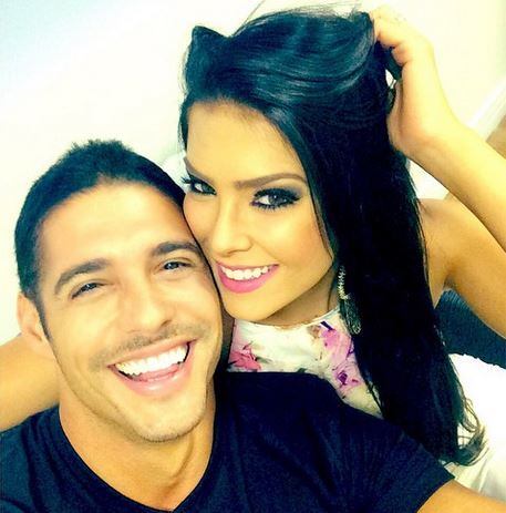 

Aliás, a pressão do jogo não foi a única coisa que ocupou a
cabeça de Marlos. O ator contou que precisou se segurar para não antecipar a
primeira noite com Debora dentro da Fazenda e contou ao que recorreu para conseguir.

 



— Ah, segredo [risos]. Muita meditação, muita ioga. Mas foi
de boa. Com a Debora, a gente estava com a afinidade mais do que concretizada. A
gente só não assinou o contrato nisso

+ Vídeo: Polegar e MC Guimê agitam o Legendários deste sábado (6)

+ Legendários volta aos anos 80! Grupo Polegar canta sucessos e empolgam Marcos Mion e Juju Salimeni

+ Legendários também está no Facebook. Curta!

+ Siga a atração de Marcos Mion no Twitter!
