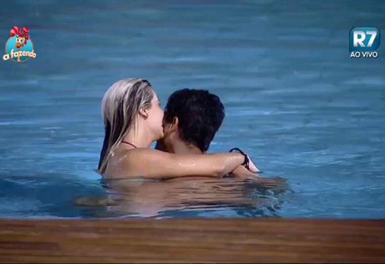 Meio sem entender o comentário do affair, Veridiana quis entender a frase polêmica do modelo, que se explicou

— É
melhor ser traído do que trair

+ “Você vai chorar três vezes”, diz Marcelo a Veridiana
+ Em conversa com Luka, Minerato revela ultimato a Thiago Servo: “É a última chance”
+ Luka imita Marcelo Bimbi e afirma que postura corporal de peão mudou

