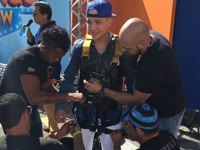 Mc Gui foi o segundo a se aventurar


+ Vilma Martins pede paz e pensa em sair do Brasil: "Será que eu nunca vou me libertar desse passado?"
+ “Me deu um choque, eu fiquei bastante chateado”, diz Kaik Pereira sobre racismo que sofreu na web
+ Exclusivo! Vilma Martins muda a versão da história e diz que não sequestrou Pedrinho: "Eu comprei"
+ Aproveite e confira as matérias do programa Domingo Show
+ Já curtiu a página do Domingo Show no Facebook? É só clicar!
+ Siga o Domingo Show no Twitter e receba todas as notícias do programa