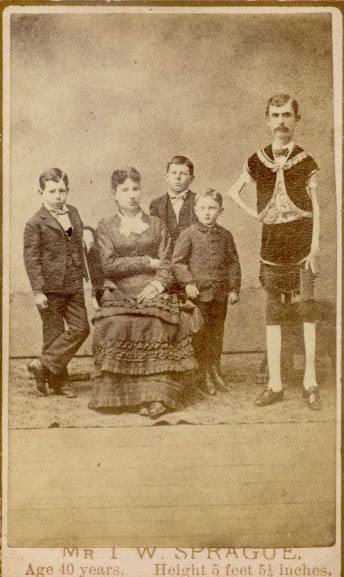 Era isso que ele fazia? Tirava fotos das atrações? Qual a graça, você pode perguntar. Sim... Qual é a graça?