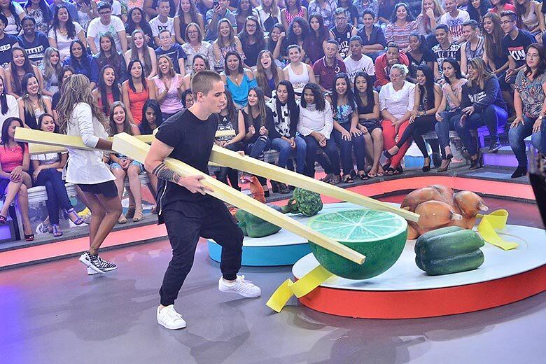 

Enquanto ouvia o colega de estrada dizendo que acidentes
acontece, Caique entregou que não são exatamente os três que cometem esses
deslizes.


— Tudo isso de bater cabeça, etc. foi o Nathan

+ "O vestido é incrível!": Antônia Fontenelle conta todos os detalhes da reta final para o casamento
+ Programa da Sabrina vasculha os estúdios da Record e desvenda os mistérios de Os Dez Mandamentos
+ Assista às íntegras do Programa da Sabrina no R7.com/Play!


