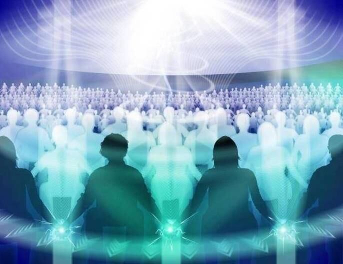 Alexandre afirma que os Ets são mentores de seu grupo. Eles estão interessados no Mundial porque o evento pode ajudar o planeta a "ficar mais harmonioso"