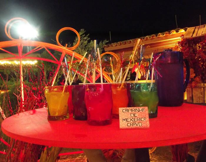 ... caipirinha de mexerica cravo...

+ Bastidores! Conheça o cenário da Festa Cordel

+ Festa Cordel: Veja em detalhes os figurinos
