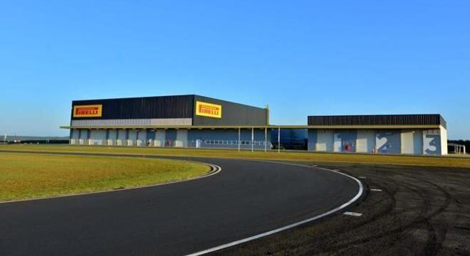 Cada boxe do Circuito Panamericano ocupa uma superfície de 240m² e oferece toda a estrutura necessária, desde escritório climatizado até ar comprimido e portas automáticas