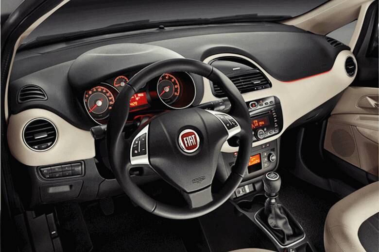 Nesta foto do sedã turco, fica evidente que o face-lift deixará o Linea bem mais interessante por dentro
Saiba tudo sobre carros! Acesse R7.com/carros