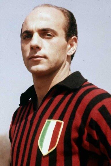 Ex-volante, Dino Sani era aquele típico antigo jogador de meio campo: muita classe e eficiência na marcação e no apoio ao ataque. Defendeu o Milan entre 1961 e 1964, atuando em 63 partidas e balançando as redes 14 vezes. Conquistou a Serie A (1961-62) e a Copa dos Campeões (1962-63) (Foto: Divulgação/AC Milan)