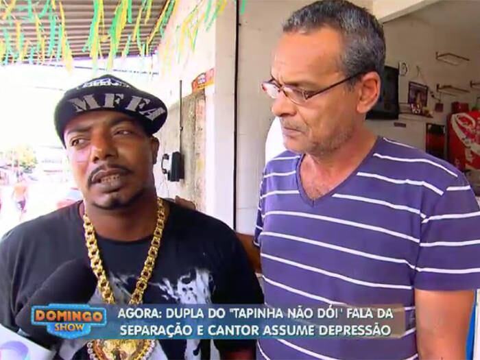 

O
refúgio do cantor foi seus amigos numa comunidade carioca.



— Eu amo viver dentro da comunidade. Inclusive, na padaria do seu Leandro.
Quando vim morar aqui, estava estourado de sucesso e depois tive uma queda.
Então, essas pessoas foram que me apoiaram. Quando precisei comprar um pão de
manhã e não tinha nem um real. Ele me deu a oportunidade de pegar e pagar
depois. São pequenos detalhes assim que a gente aprende a valorizar o ser
humano

+ Aproveite e confira as matérias do programa Domingo Show

+ Já curtiu a página do Domingo Show no Facebook? É só clicar!

+ Siga o Domingo Show no Twitter e receba todas as notícias do programa