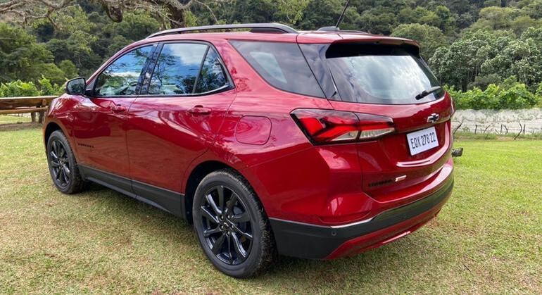 Versão RS tem apelo esportivo com acabamento escurecido nas laterais e logo da empresa