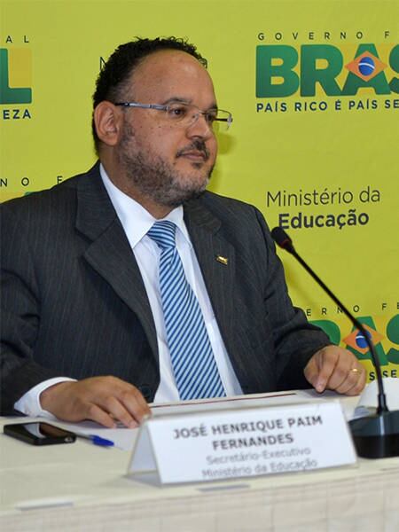 O prazo para os candidatos formalizarem a intenção de participar do exame terminou ontem (23)