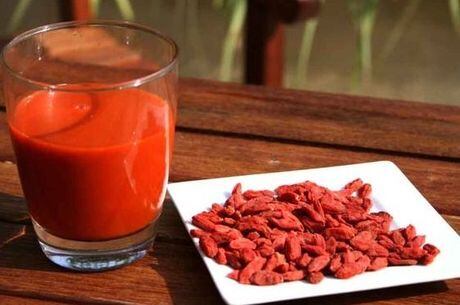 Suco detox à base de goji berry ajuda a combater a celulite