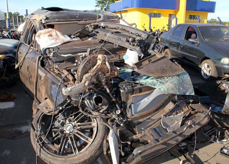 Land Rover capotou no acidente que matou o cantor e a namorada