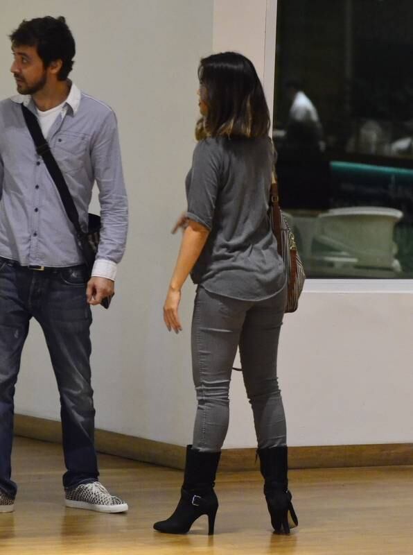 Os dois jantaram e foram clicados passeando juntos