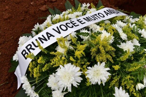 Familiares e amigos prestaram homenagens no Cemitério da Cachoeirinha