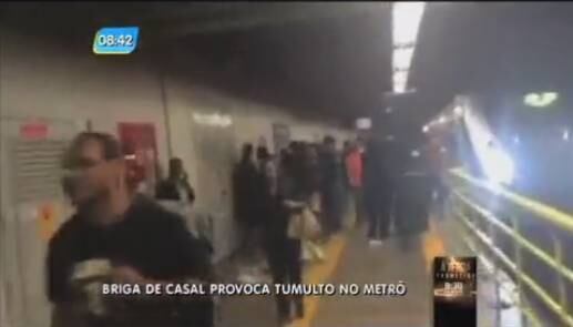 Uma das passageiras chegou a passar mal e trem precisou ficar parado
