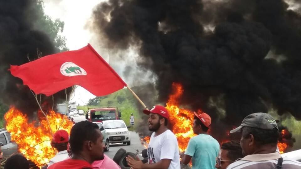 Bloqueio de estrada pelo MST