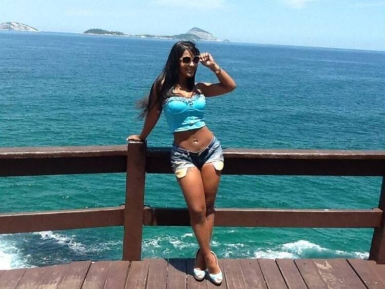 A decisão foi tomada pelo juiz Alexandre Guimarães Gavião
Pinto, da 4ª Vara Criminal de Nova Iguaçu. Na sentença, o magistrado disse que
o crime foi “contra vítima mulher, supostamente por razão da
sua condição de sexo feminino, no âmbito da relação doméstica com o acusado” e,
por isso, feminicídio