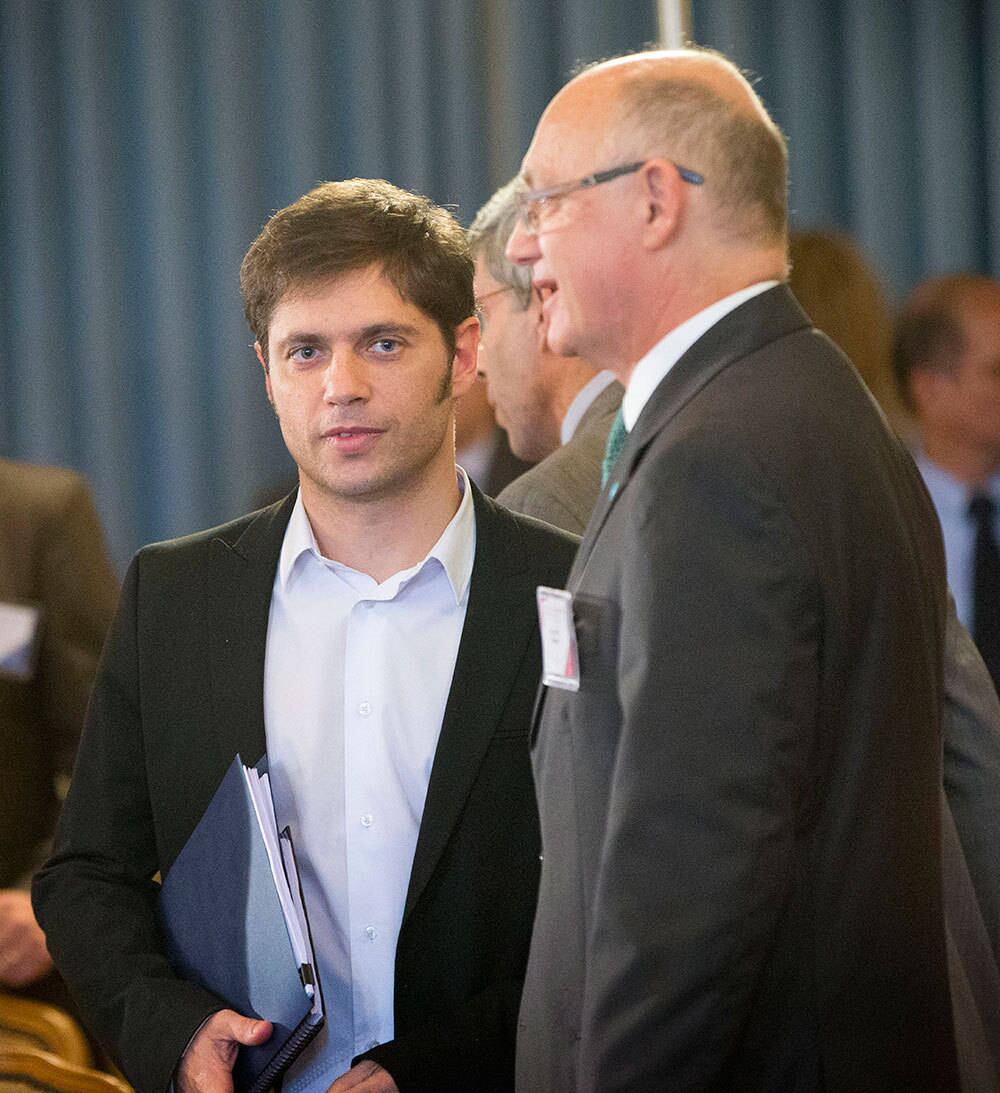 De acordo com o jornal local La Nación, o termo #Kicilove é visto nas redes desde o final do mês passado e voltou a chamar a atenção quando jovens publicaram uma foto agarrando o ministro "como se ele fosse uma estrela de Hollywood"