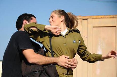 Com krav magá, as mulheres aprendem a se livrar de abordagens