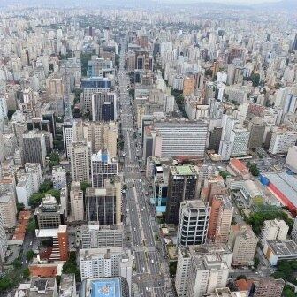 Com dificuldade de comunicação, turistas destacam hospitalidade