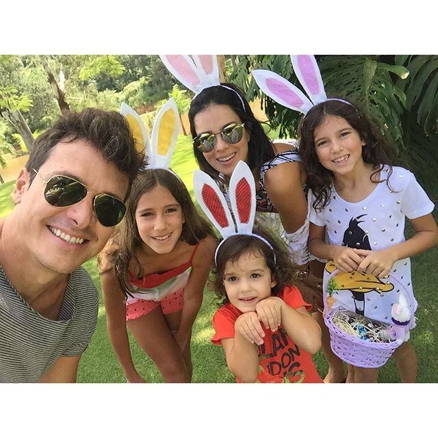 A Páscoa chegou! Para celebrar, os filhos dos famosos viraram verdadeiros coelhinhos nesta data. Rodrigo Faro mostrou por meio de seu perfil no Instagram, as filhas e a esposa caracterizadas; veja quem mais entrou no clima
Acesse o R7 Play e assista à programação da Record quando quiser