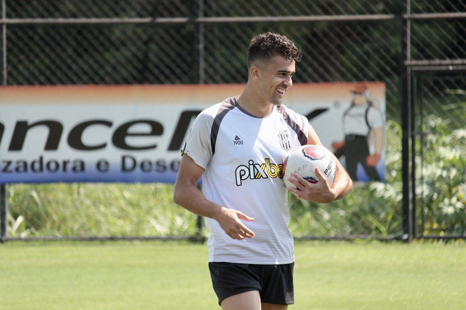 Léo Santos não atua desde o Paulistão
