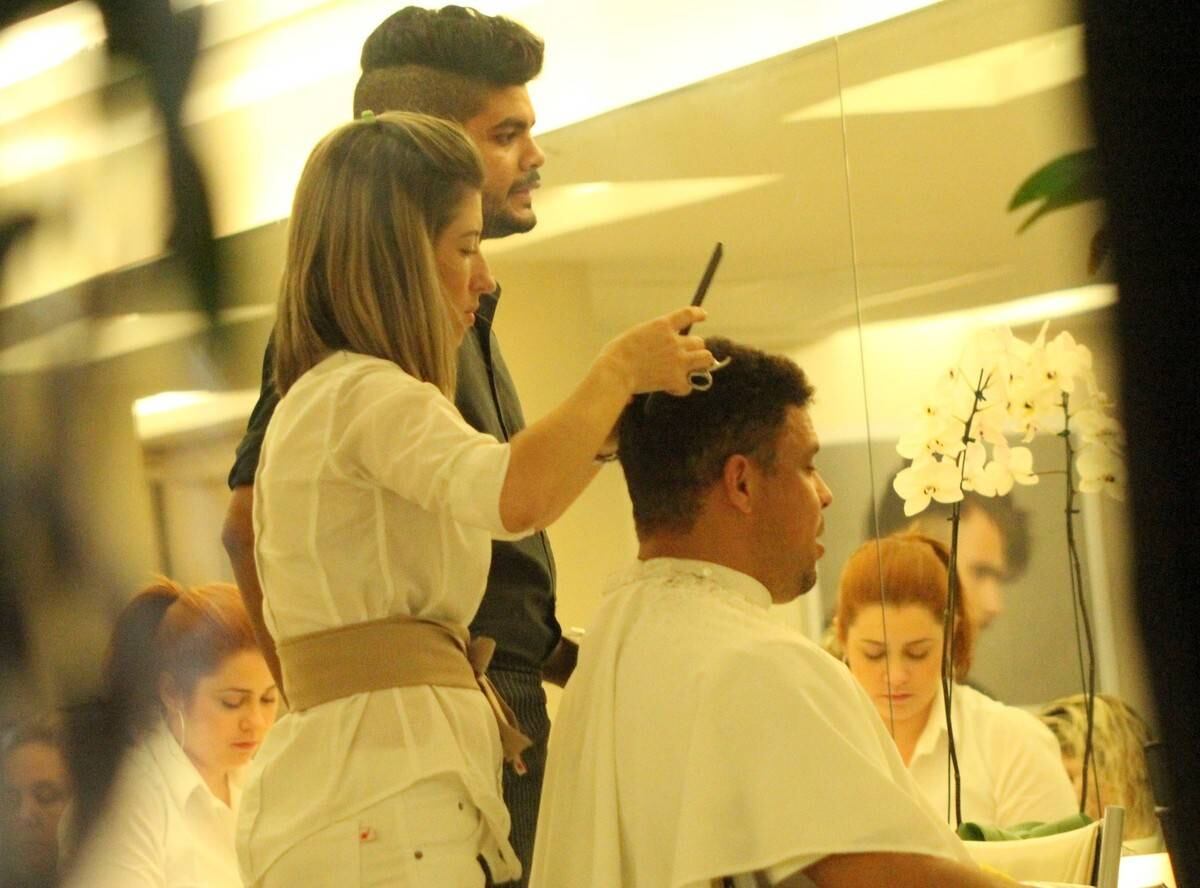 Ronaldo aproveitou a tarde para cortar o cabelo 