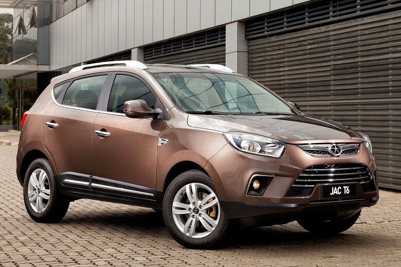 A JAC Motors lançou o T6, SUV médio que desembarca da China em versão única, com
motor 2.0 flex, câmbio manual de cinco marchas, dois pacotes opcionais e
o conhecido custo/benefício chinês
