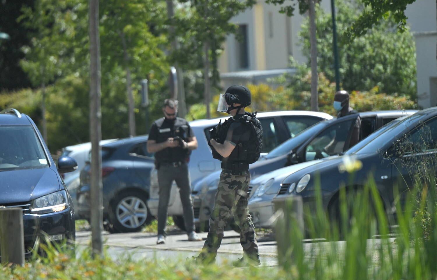 Policial é esfaqueada na França, agressor conseguiu fugir