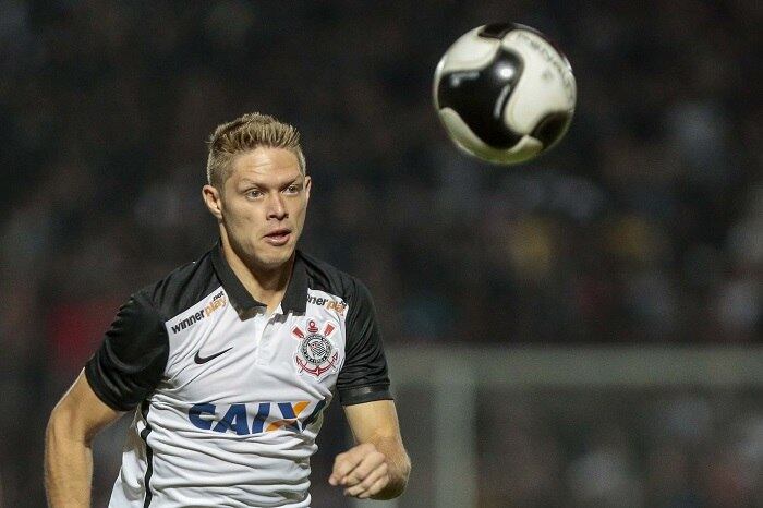 Marlone durante partida do Timão, ainda sob o comando de Tite