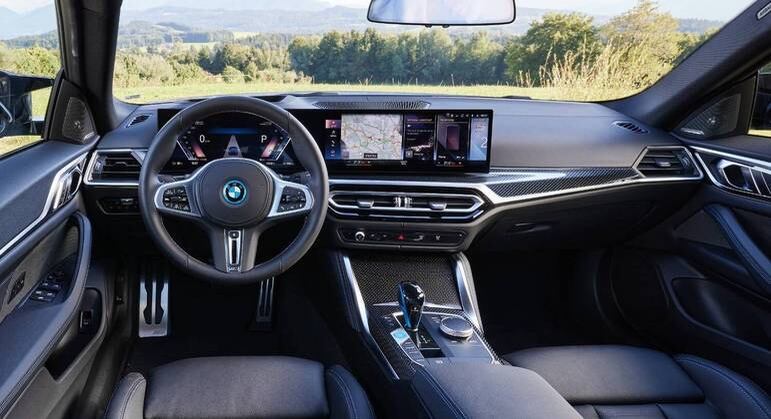 Multimídia tem 14,9 polegadas com conexão com Android Auto e Apple CarPlay